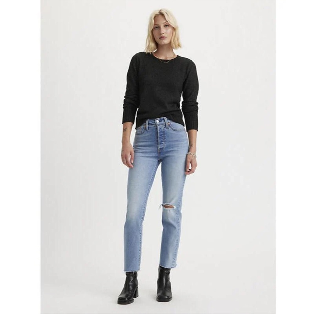 Levi’s Wedgie Straight jeans with distressing detail size 25